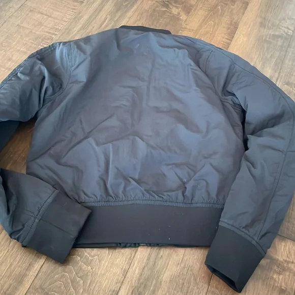 REVERSIBLE LULULEMON black puff/shell bomber - Picture 5 of 6